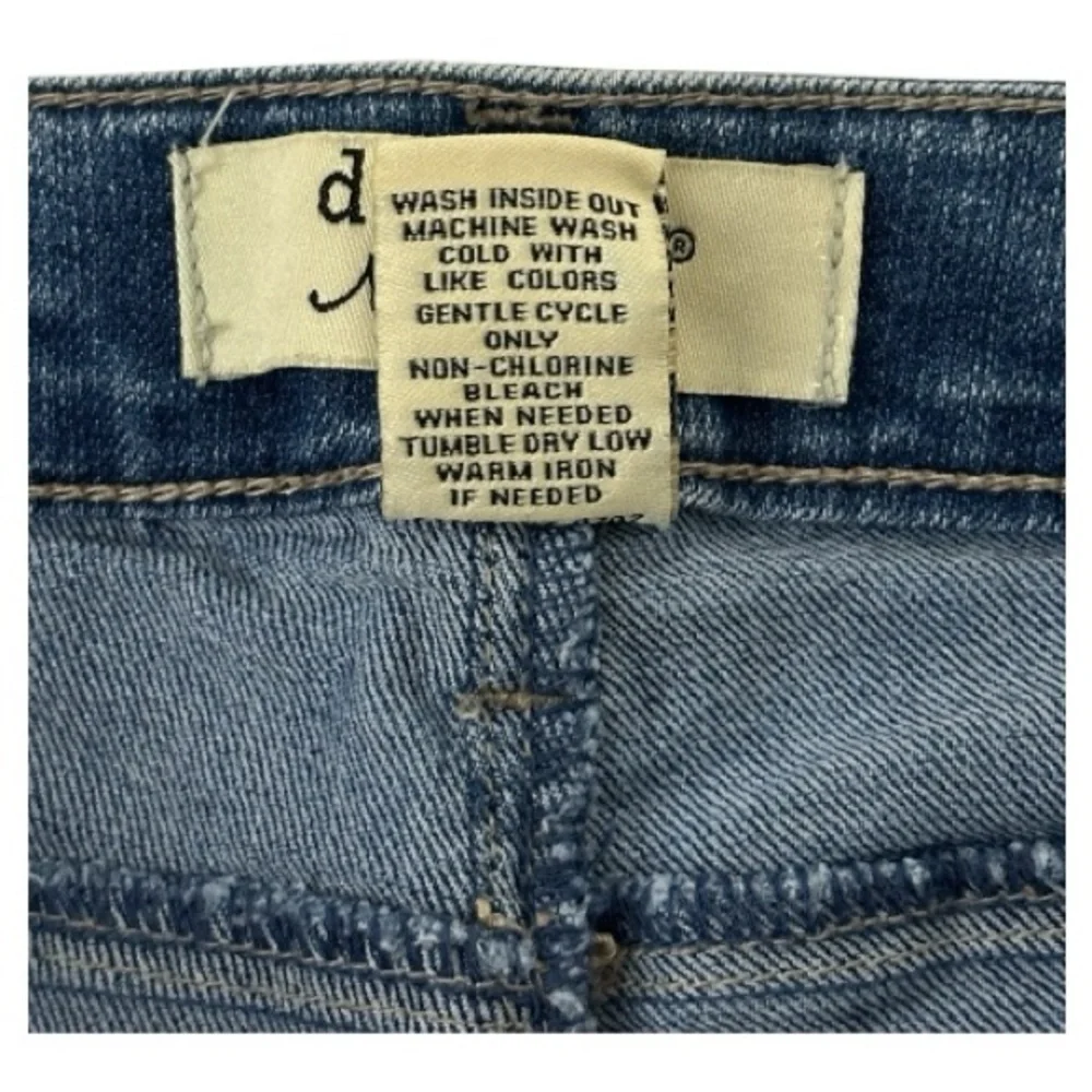 D. Jeans New York | Women’s Petite Stretchy Blue Jeans | Size 12 P | EUC - Picture 6 of 7